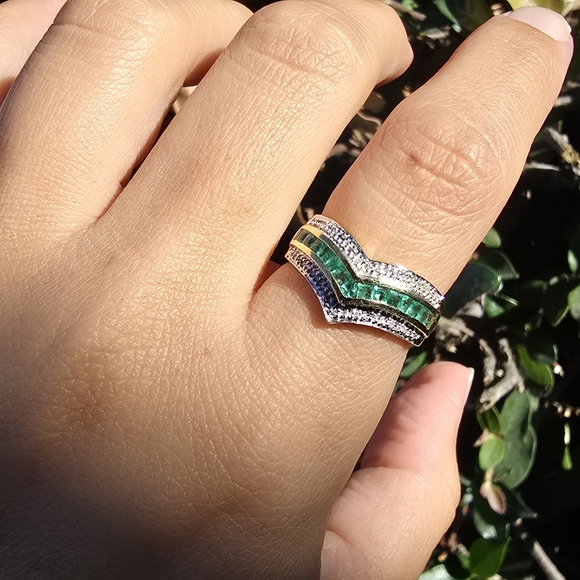 14k Emerald Diamond Chevron Ring - Picture 5 of 5